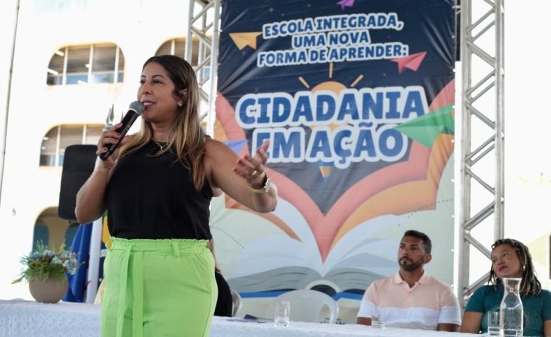 Carla Caputi abre o ano letivo na rede municipal de SJB