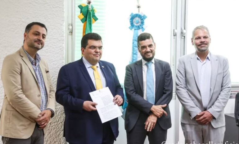 Governador em exercício, Rodrigo Bacellar assina decreto de expansão do aeroporto de Macaé