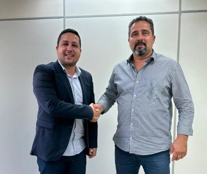 Na disputa por partidos em SJB, Elísio apresenta mais um