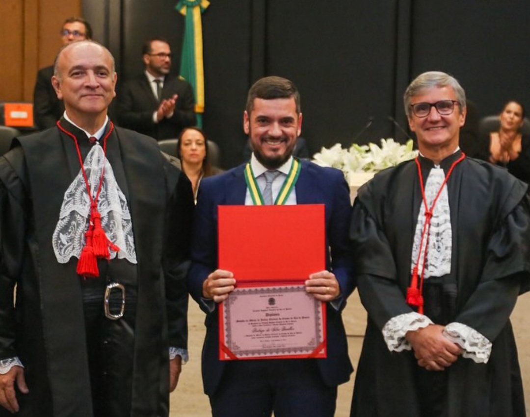 Rodrigo Bacellar recebe a Medalha do Mérito Eleitoral