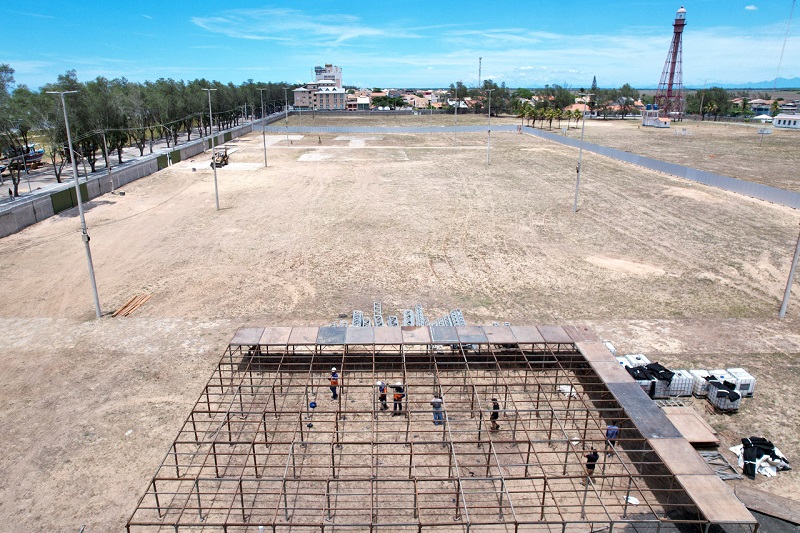 Verão 2024 no Farol: palco é montado na área da Marinha