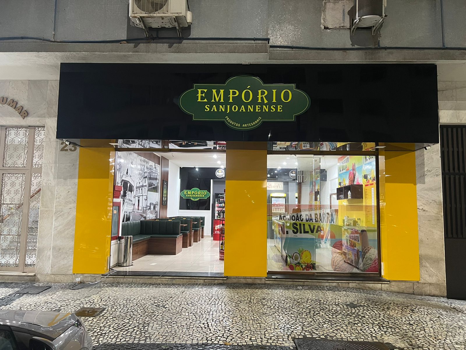 Produtos típicos de SJB à venda em Copacabana