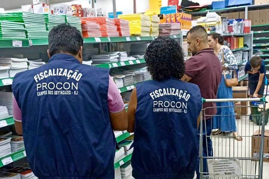 Procon Campos divulga pesquisa de preços do material escolar