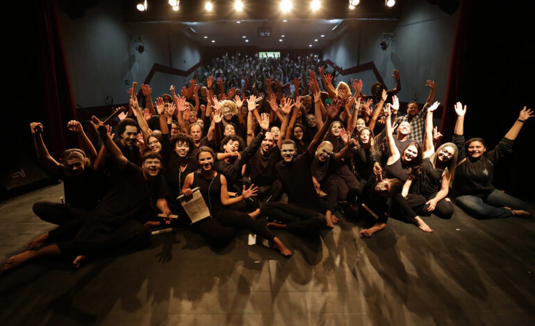 Teatro de Bolso comemora 56 anos com espetáculos e bate-papo