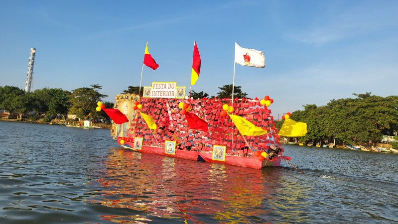 Concurso de Canoa Ornamentada colore o Paraíba do Sul em SJB