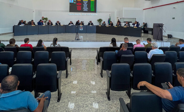 Câmara de SJB vota antecipação da primeira parcela do 13º nesta terça