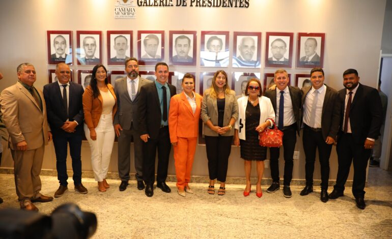 Galeria de presidentes é inaugurada em clima festivo na Câmara de SJB