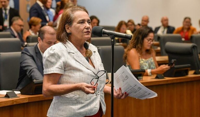 Carla Machado propõe criação de caderneta da mulher no climatério e menopausa