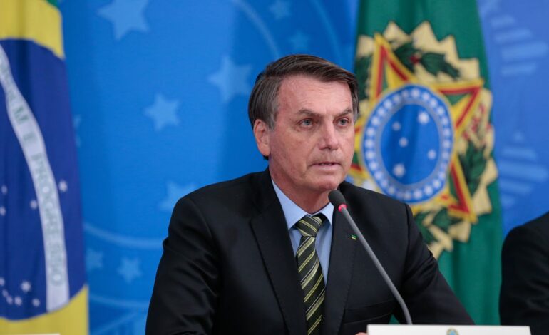 Moraes decreta prisão domiciliar de Bolsonaro