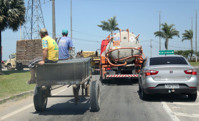 Campos proíbe carroças em vias de fluxo intenso e convoca carroceiros para cadastramento