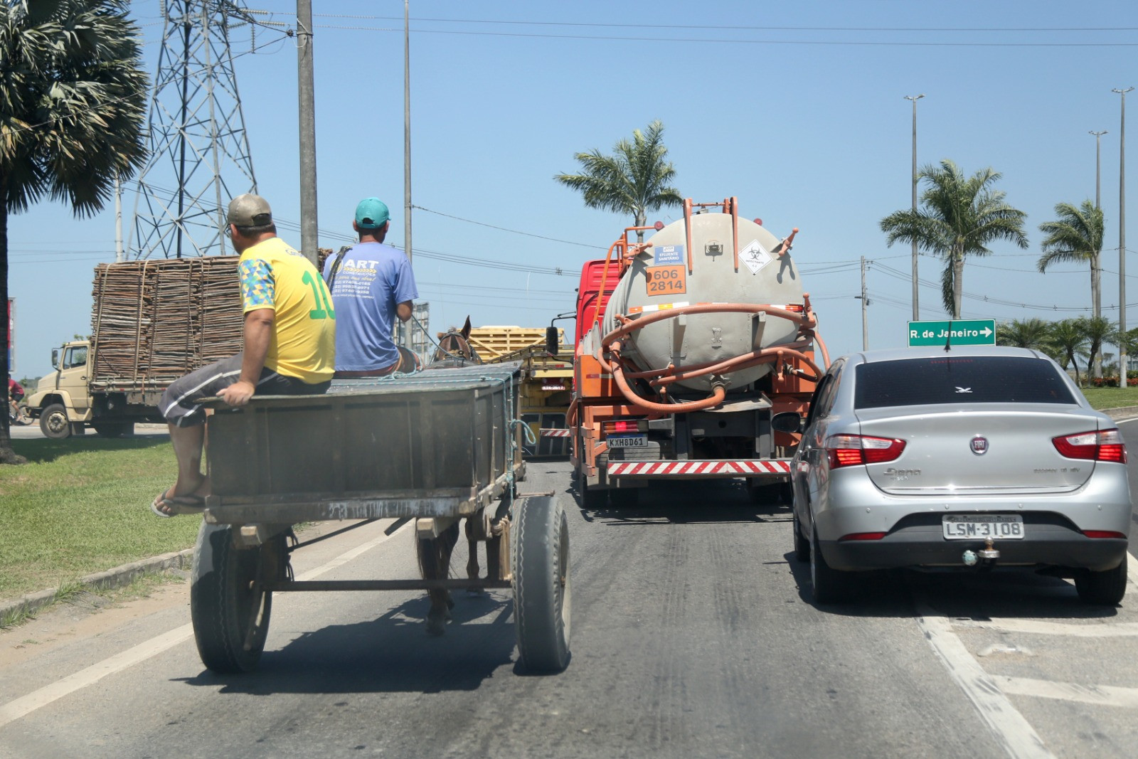 Campos proíbe carroças em vias de fluxo intenso e convoca carroceiros para cadastramento