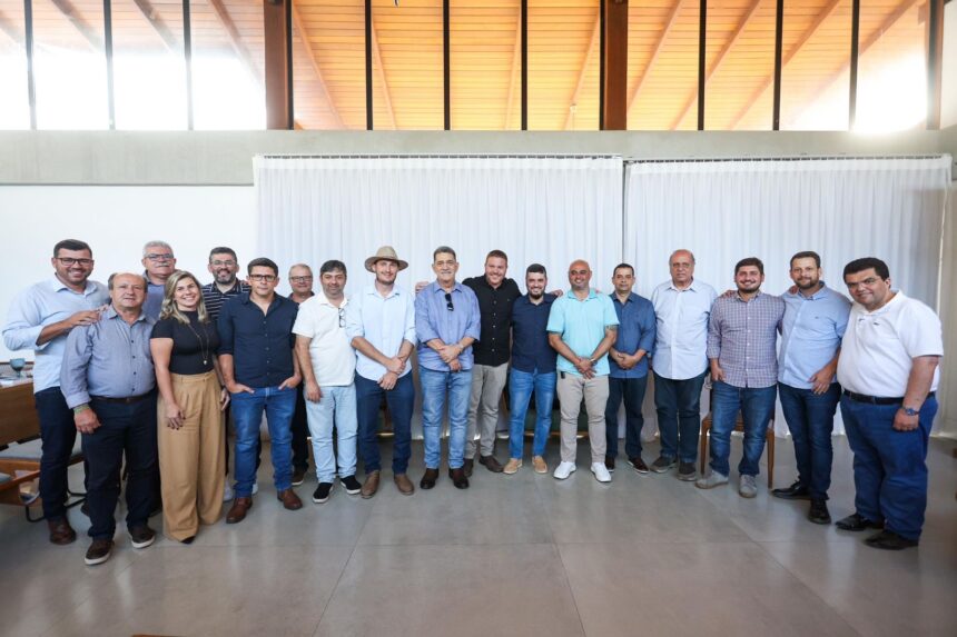 Bacellar se reúne com prefeitos e vices do interior
