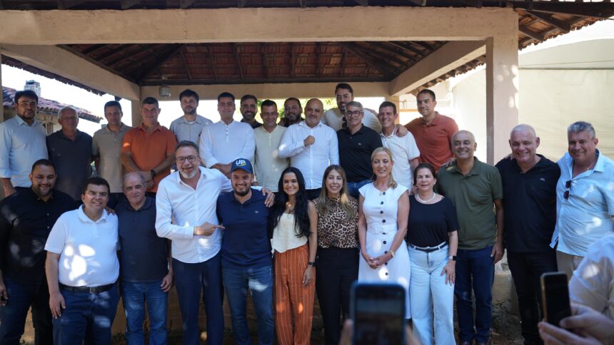 Bacellar reúne prefeitos do interior e mostra força para 2026