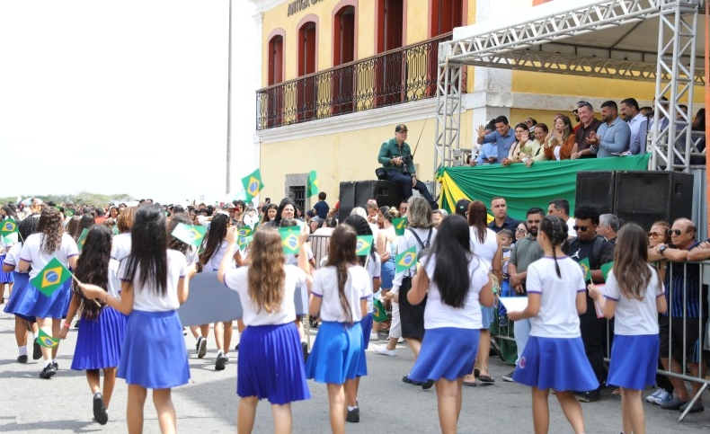 Desfile cívico-militar fecha a Semana da Pátria em SJB exaltando diversidade e inclusão