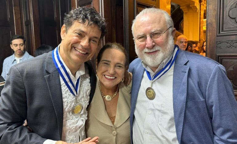 Jorge Vercillo ao receber a Medalha Tiradentes: “É mais importante que um Grammy”