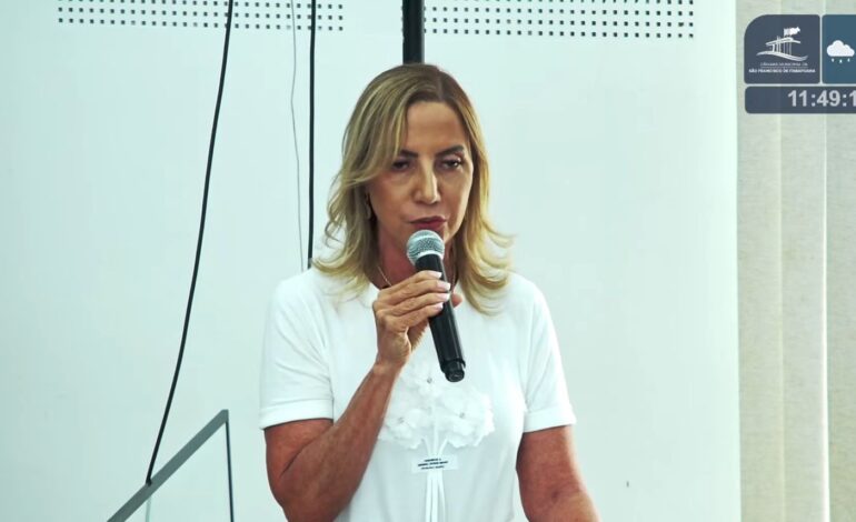 Yara Cinthia vai à Câmara para explicar fim do 14º salário dos servidores de SFI