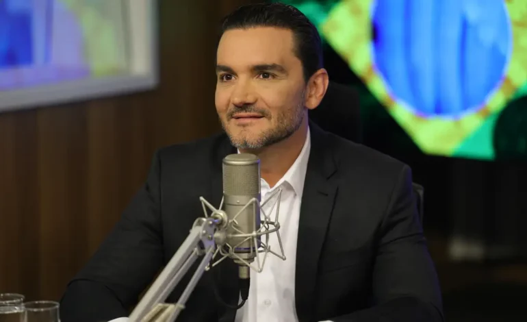 União Brasil decide expulsar ministro Celso Sabino