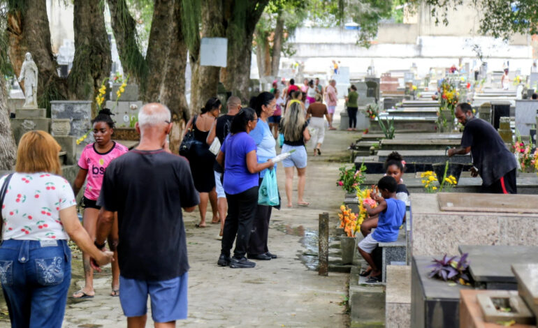 No Dia de Finados, movimento intenso nos principais cemitérios de Campos