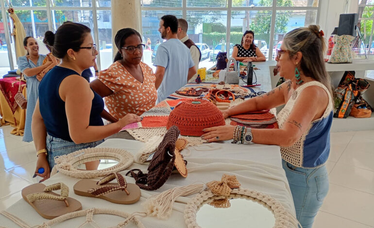 Feira de Natal, com produtos artesanais, é aberta no Palácio da Cultura