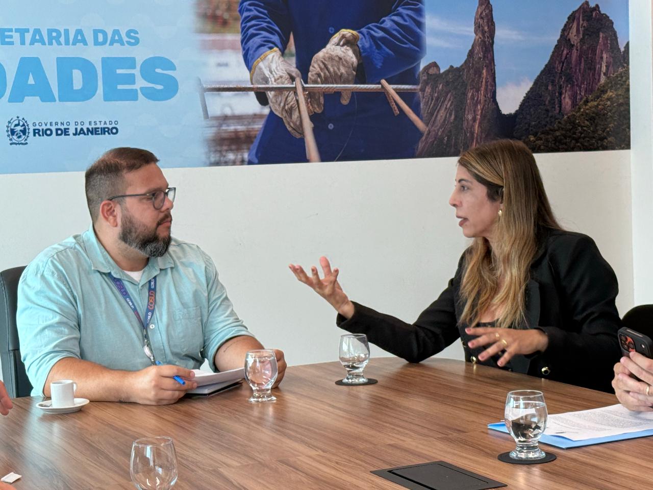 Carla Caputi busca alinhamento com o RJ para asfaltamento na orla de Grussaí