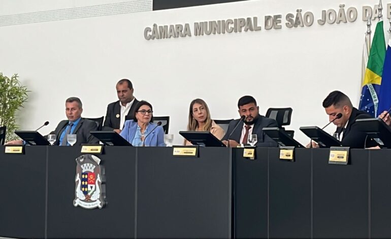 Carla Caputi vai à Câmara e destaca união com os vereadores para avanços em SJB