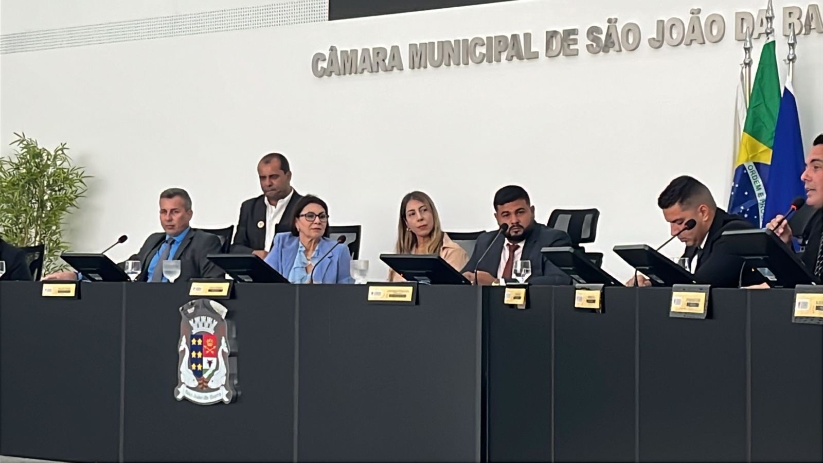 Carla Caputi vai à Câmara e destaca união com os vereadores para avanços em SJB