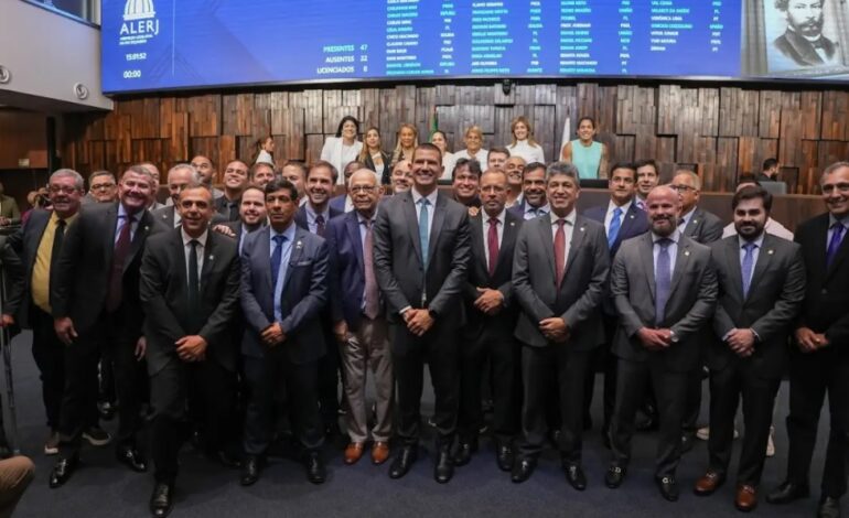 De março a abril: Ruas dobra votação no NF, mas perde um voto no geral