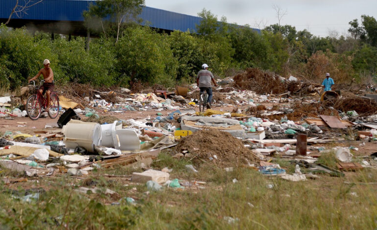 Flagrantes de descarte irregular são constantes em Campos