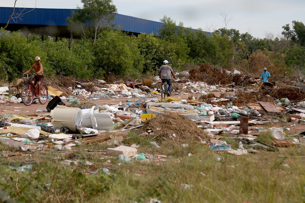 Flagrantes de descarte irregular são constantes em Campos
