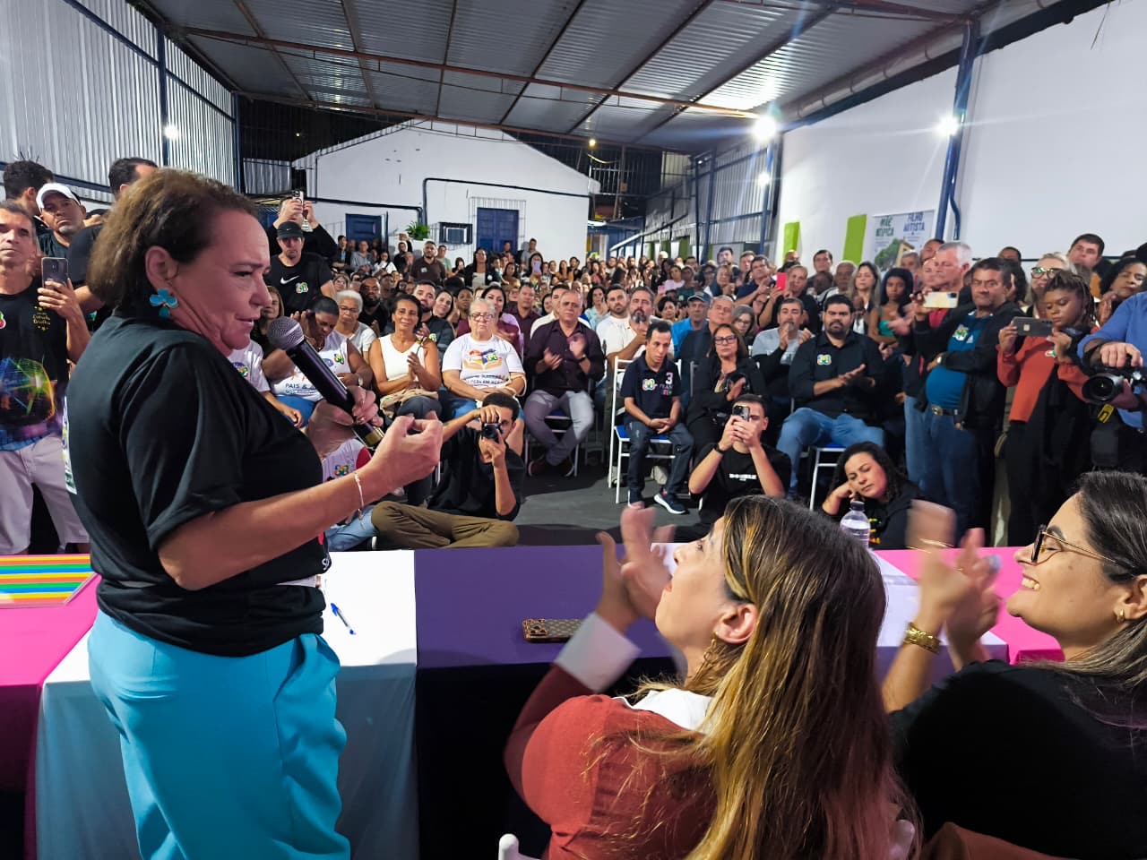 Com casa cheia, Carla Machado inaugura sede do Partido do Autista em Campos