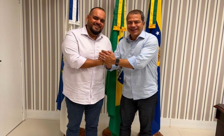 Prefeito Frederico Paes recebe Marquinho Bacellar no Gabinete