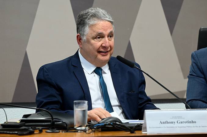 TRE proíbe Garotinho de usar fundo eleitoral, participar de propaganda na TV e de debates
