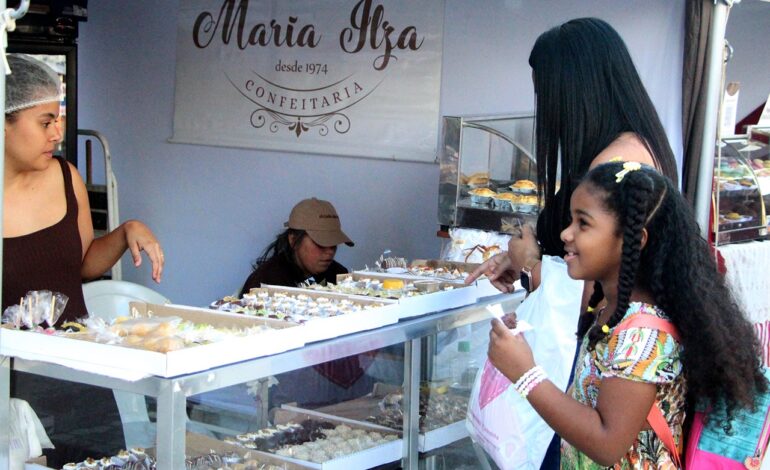 Festival do Doce com grande movimento na Praça do Santíssimo Salvador