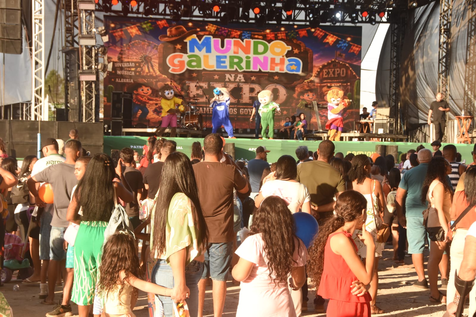 Crianças e adolescentes dos acolhimentos têm tarde de lazer na Expo