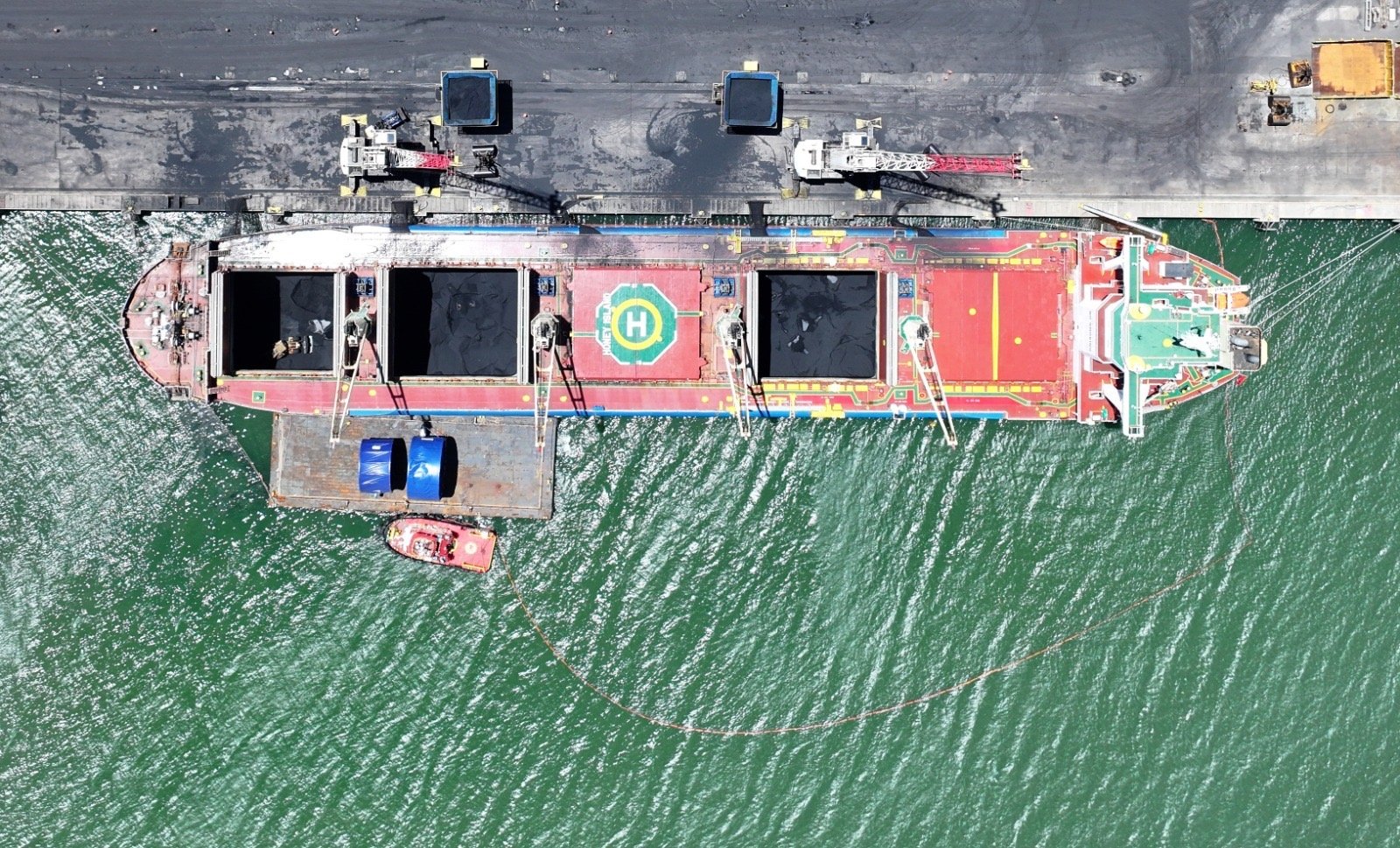 Porto do Açu e Petrobras fecham parceria inédita para exportação de coque de petróleo