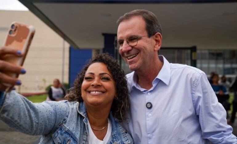 Paes mantém liderança no RJ, aponta pesquisa Prefab