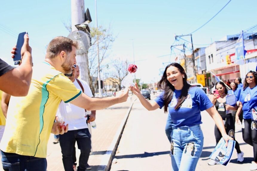 Adversário nas urnas, Wladimir oferece maçã do amor a Delegada Madeleine