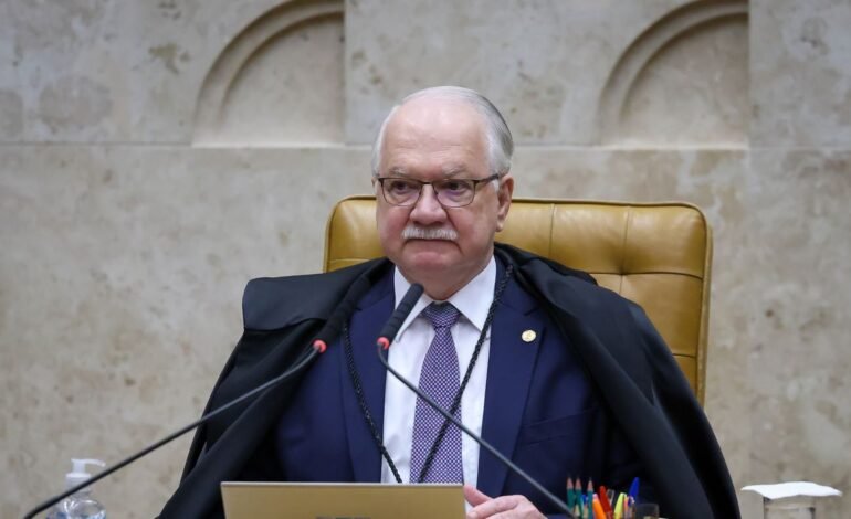 Fachin suspende decisões de Mendonça e Dino sobre diretor da PF