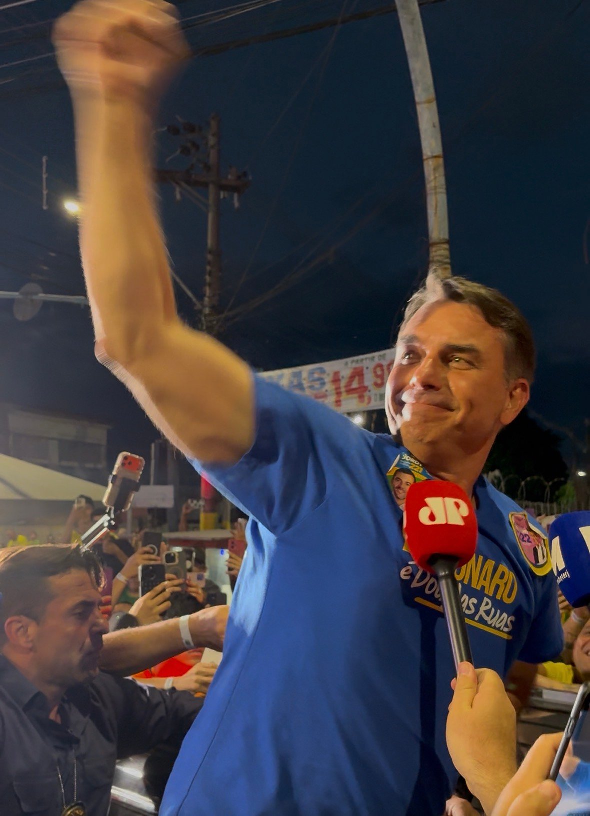 Carreata cheia, comício nem tanto: a passagem de Flávio Bolsonaro por Campos