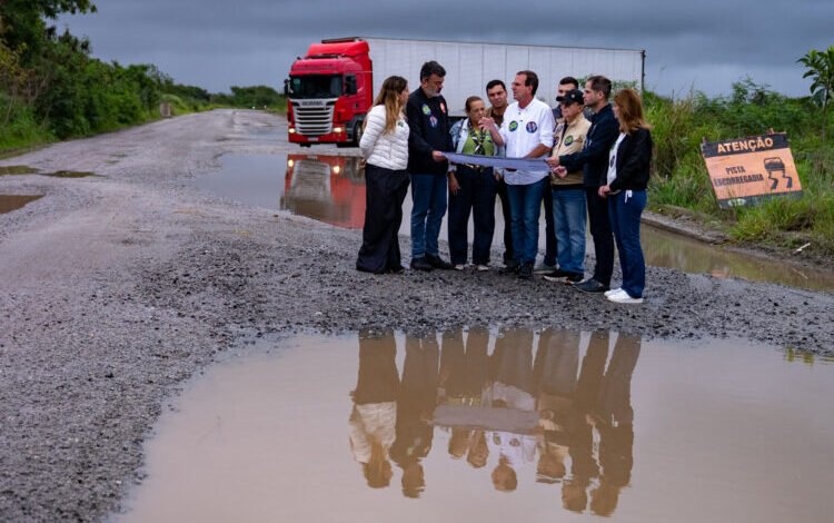 Paes promete concluir Estrada dos Ceramistas, fazer a do Contorno e abrir novo BPM em Campos