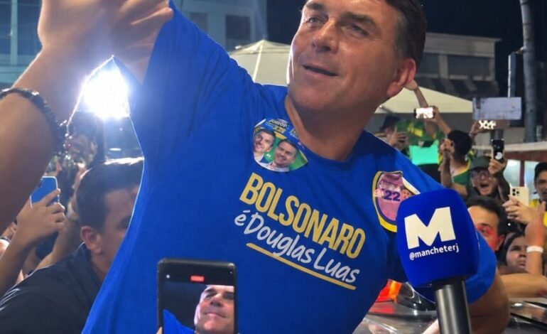 Carreata cheia, comício nem tanto: a passagem de Flávio Bolsonaro por Campos