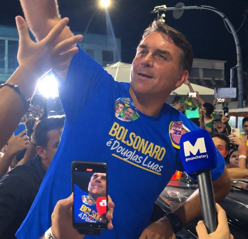Carreata cheia, comício nem tanto: a passagem de Flávio Bolsonaro por Campos
