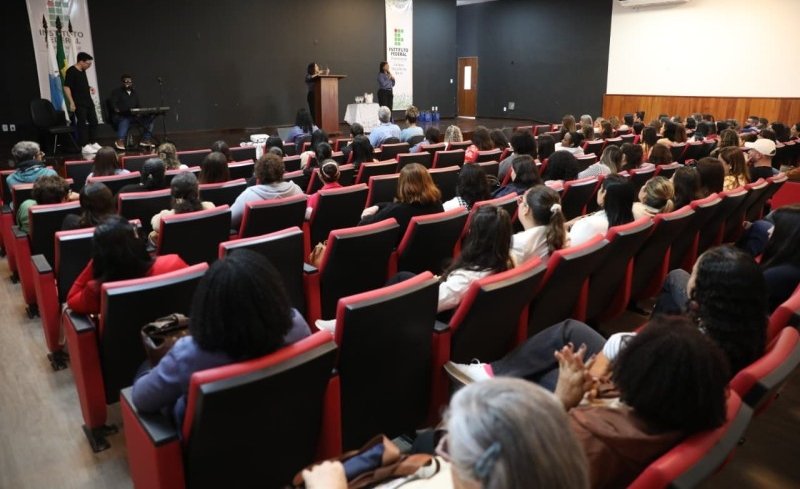Educação promove formação continuada em SJB