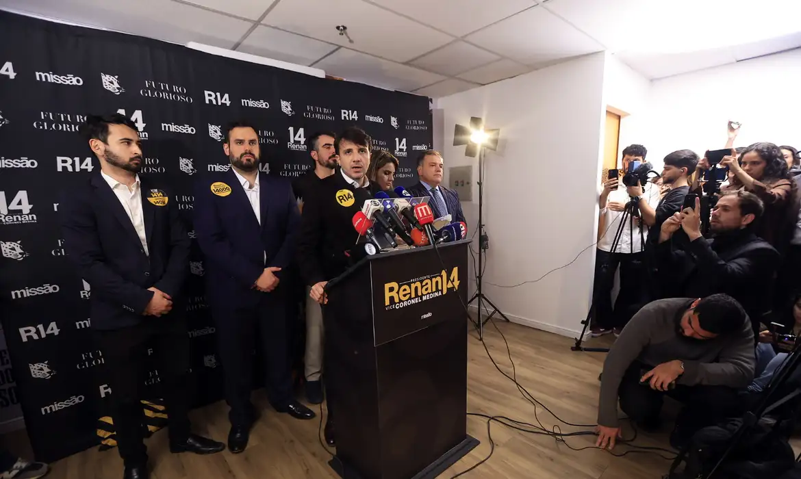 Toffoli barra propaganda de Renan Santos na internet, fundo e participação em debates