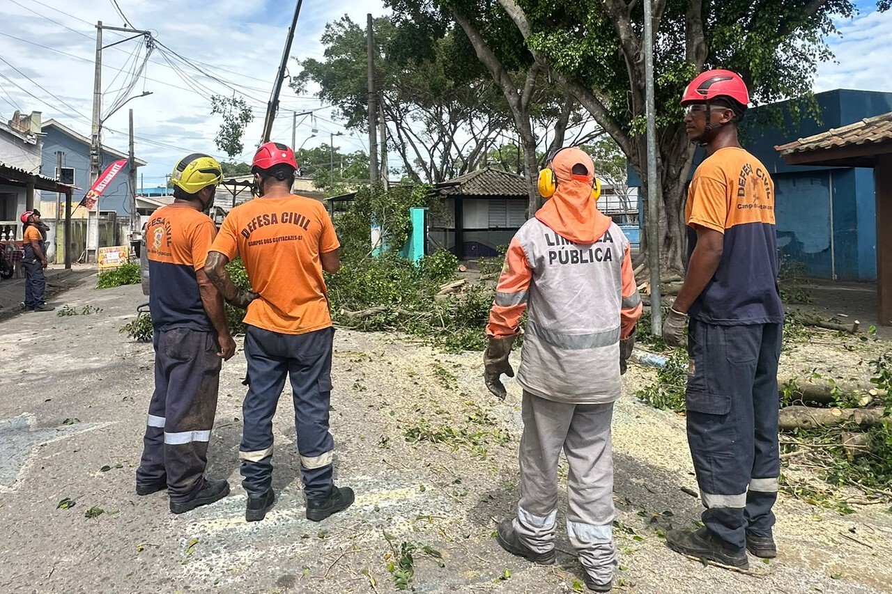 Defesa Civil de Campos realiza ação preventiva em Travessão