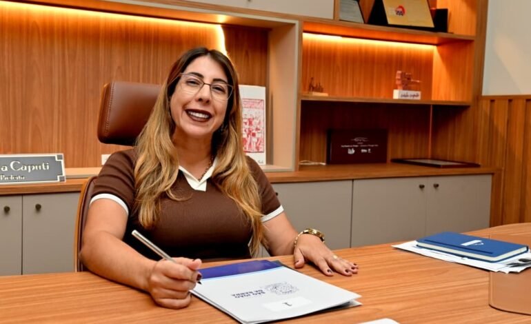 Carla Caputi confirma antecipação do salário e anuncia Cartão do Servidor para quarta