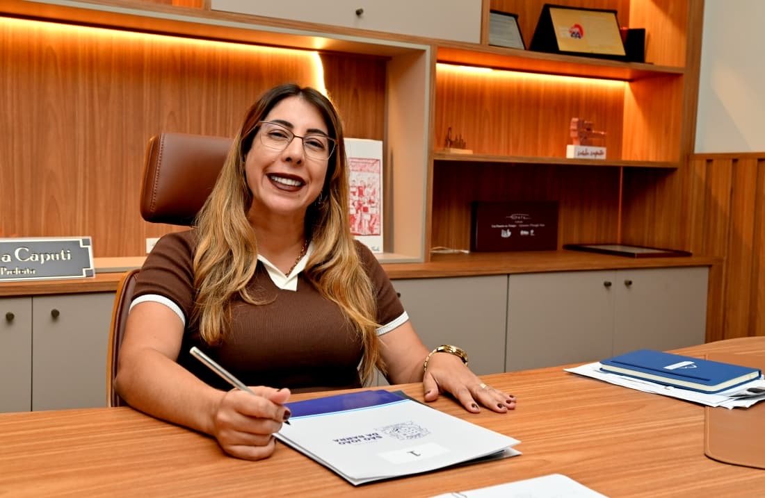 Carla Caputi confirma antecipação do salário e anuncia Cartão do Servidor para quarta