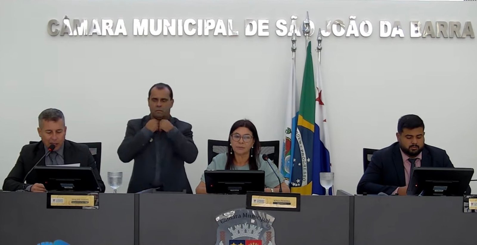 Câmara de SJB inicia mudança nas regras para permitir reeleição de Sônia Pereira
