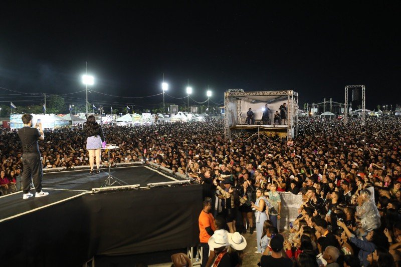 ExpoBarra terá shows de Naiara Azevedo, Mari Fernandez, Léo Foguete e MC Peão