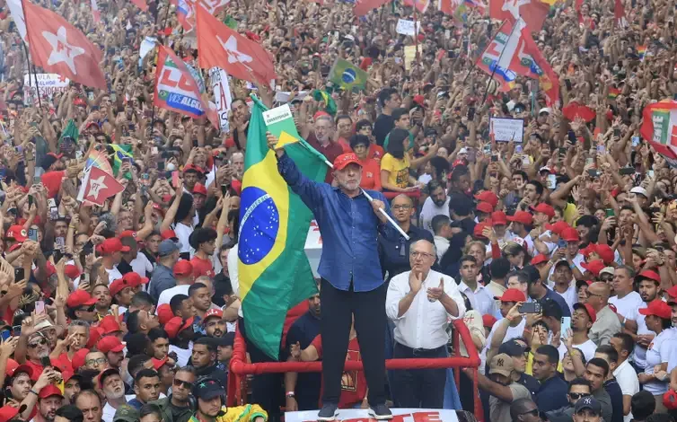 HISTÓRICO: Lula vira no segundo turno e chega ao 4º mandato de presidente